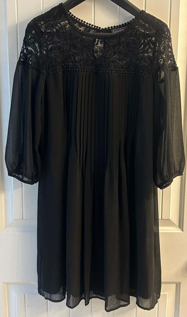 Luxology Black Chiffon and Lace Pleated Detail Dress